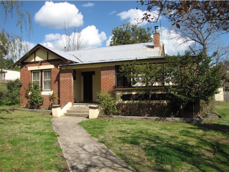 95 Simpson Street, Tumut NSW 2720