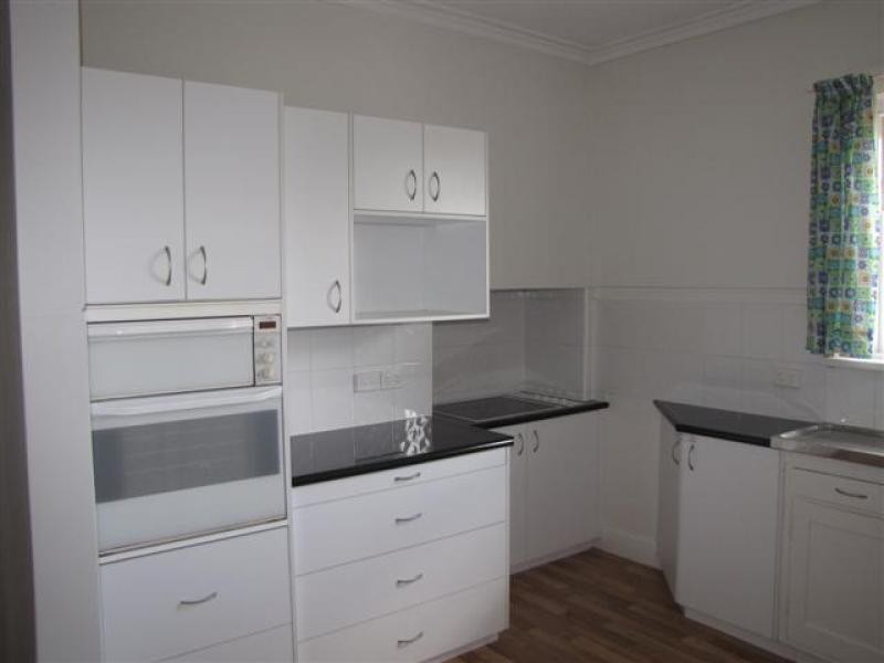 1 Clunie Ave, Tumut NSW 2720
