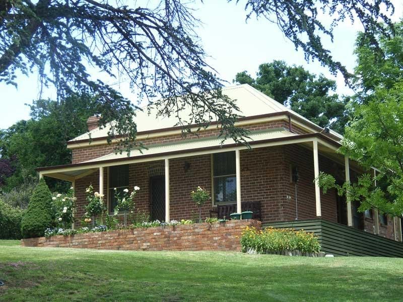 19 COOPER STREET, Omeo VIC 3898