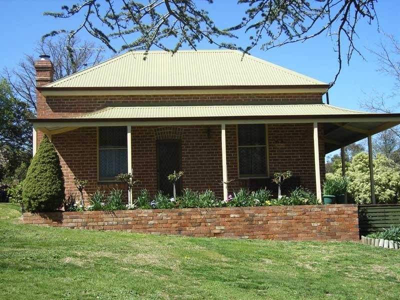 19 COOPER STREET, Omeo VIC 3898