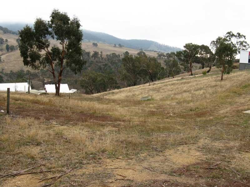 14 CRISP STREET, Omeo VIC 3898