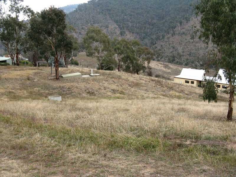 14 CRISP STREET, Omeo VIC 3898