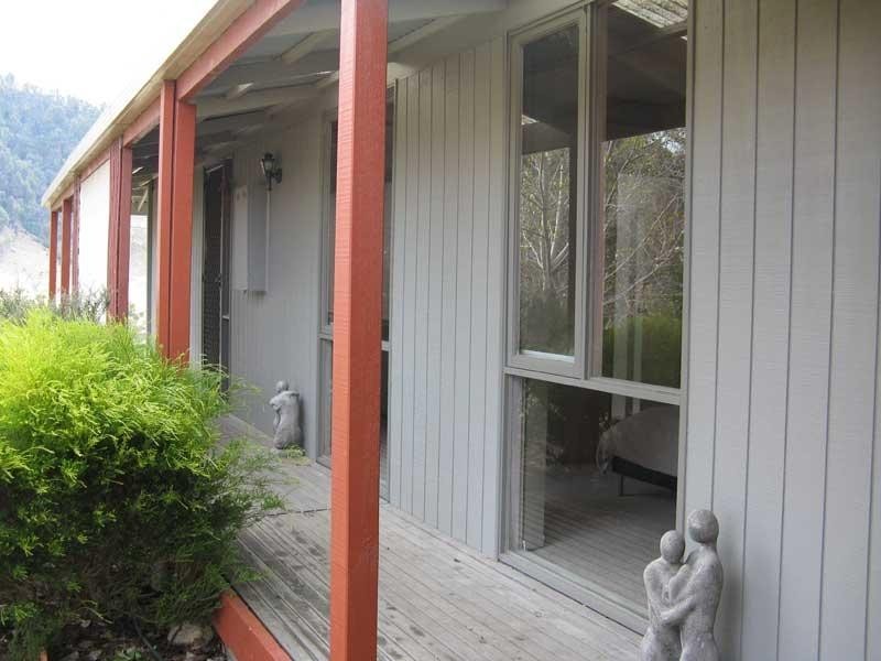 12 CRISP STREET, Omeo VIC 3898