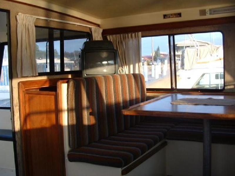 38 MARINE, Lakes Entrance VIC 3909