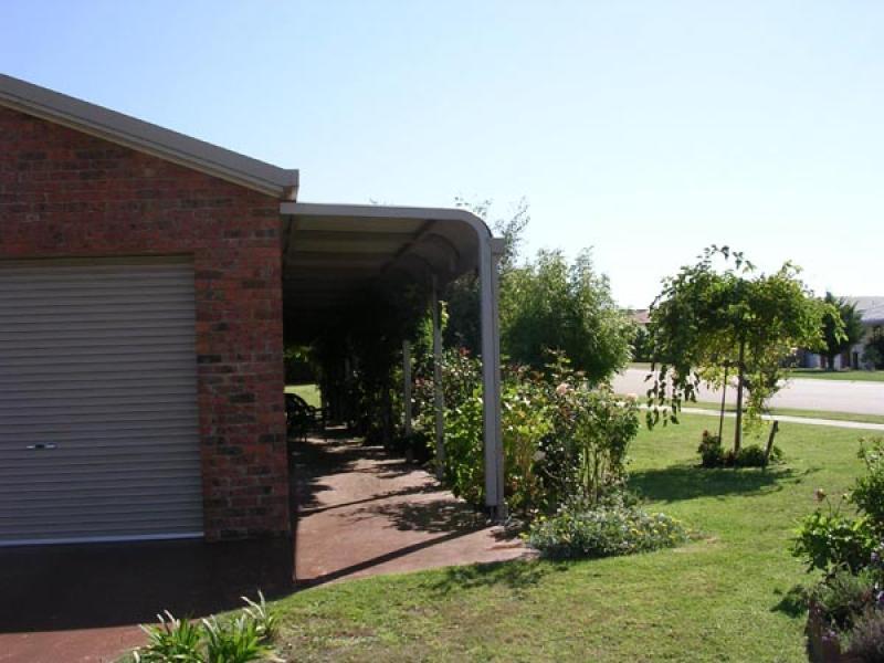 32 STIRLING DRIVE, Lakes Entrance VIC 3909