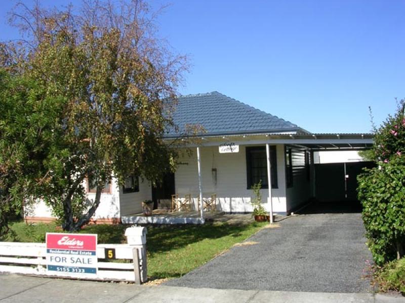 5 HEATHERLEA GROVE, Lakes Entrance VIC 3909