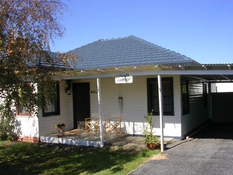 5 HEATHERLEA GROVE, Lakes Entrance VIC 3909