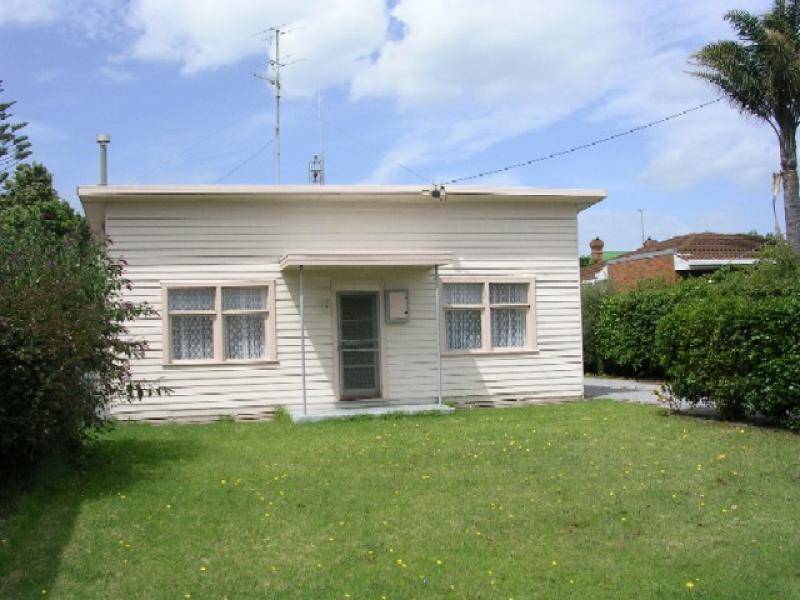 32 CHURCH STREET, LAKES ENTRANCE, Lakes Entrance VIC 3909