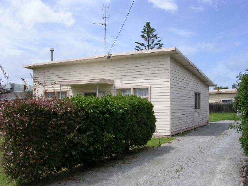 32 CHURCH STREET, LAKES ENTRANCE, Lakes Entrance VIC 3909