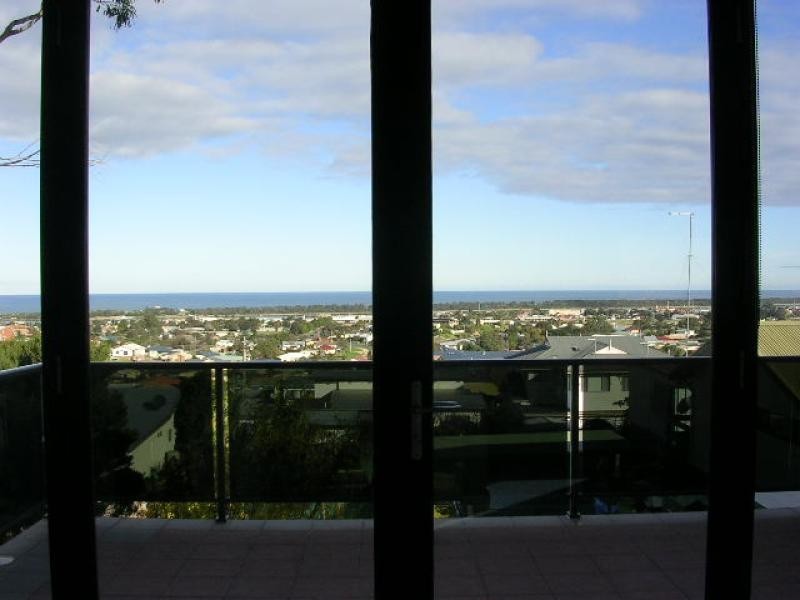 8 GRANDVIEW ROAD, Lakes Entrance VIC 3909