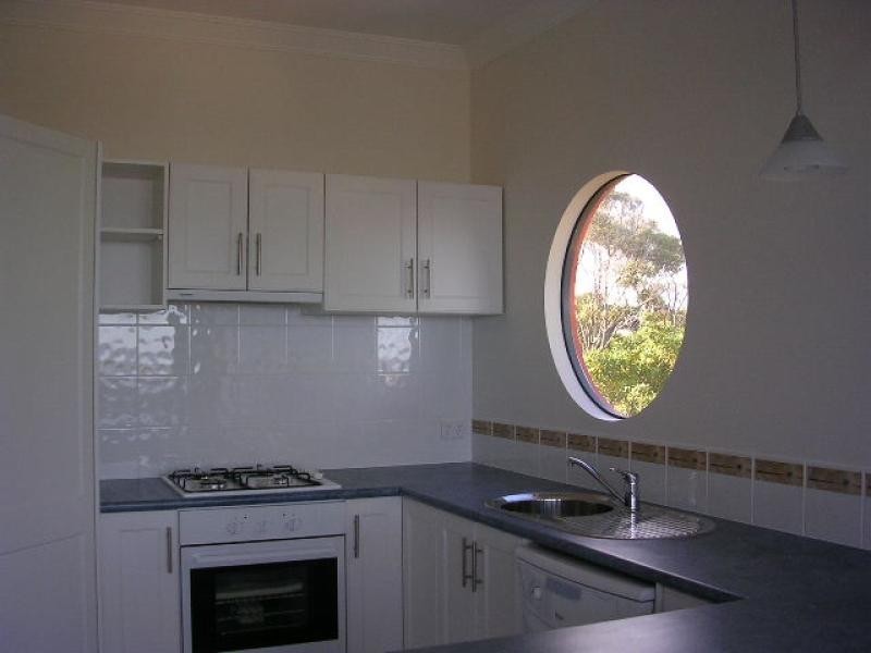 8 GRANDVIEW ROAD, Lakes Entrance VIC 3909