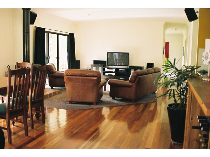 9 OSTLERS ROAD, Lakes Entrance VIC 3909