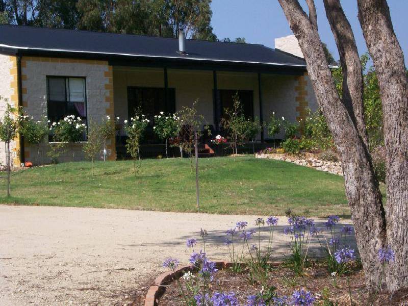 9 OSTLERS ROAD, Lakes Entrance VIC 3909