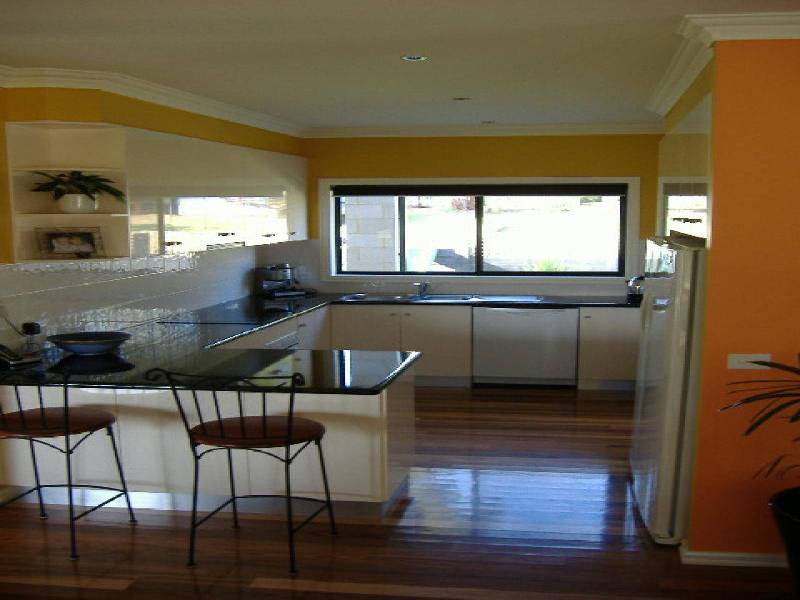 9 OSTLERS ROAD, Lakes Entrance VIC 3909