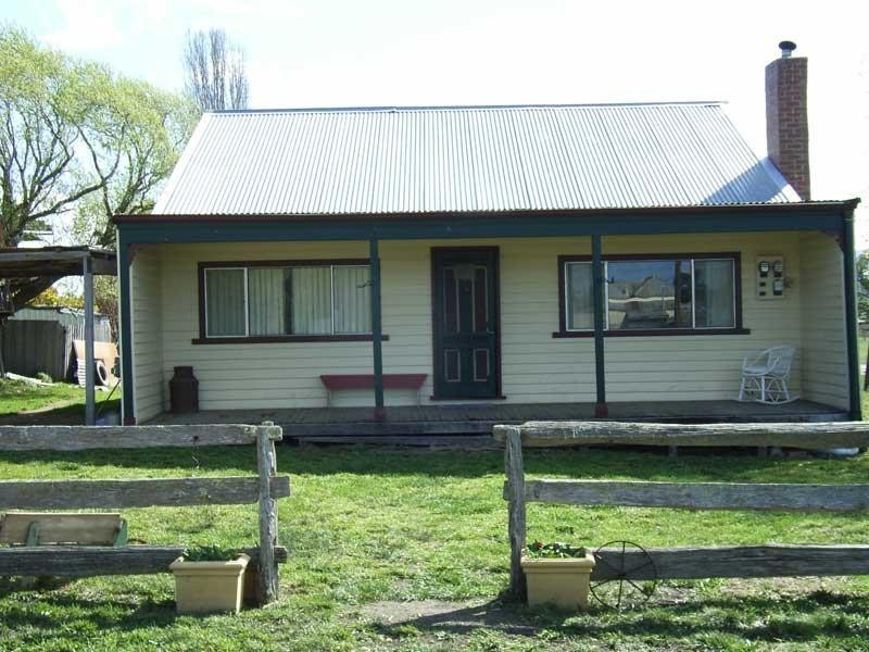 5 Lewis Street, Benambra VIC 3900
