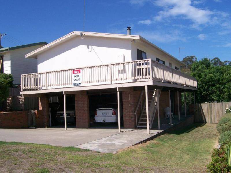 46 MCCULLOUGH ST, Lakes Entrance VIC 3909