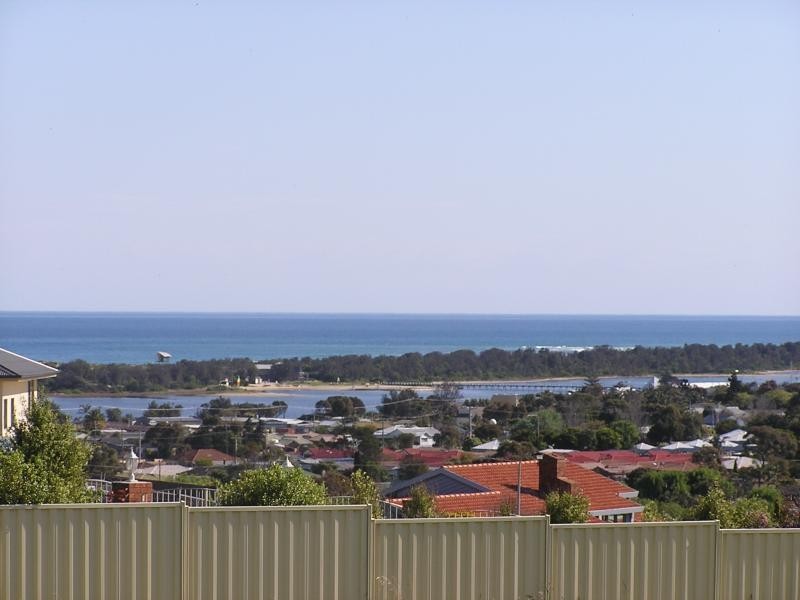 26 SEA LAKES CLOSE, Lakes Entrance VIC 3909