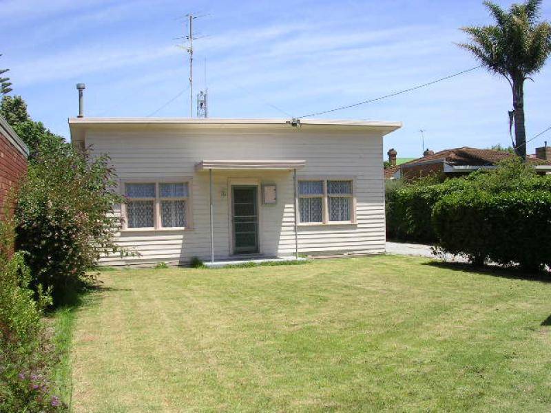 32 CHURCH STREET, Lakes Entrance VIC 3909