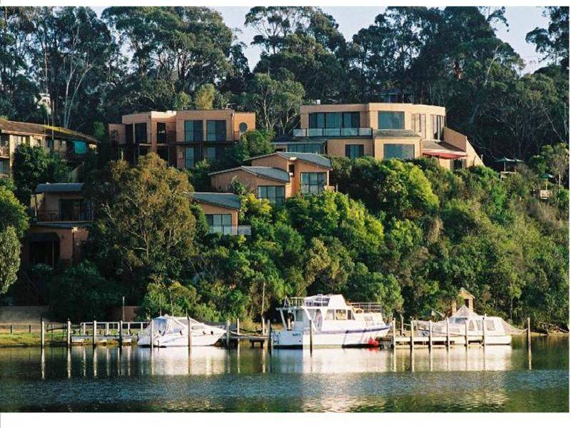 15 CLARA STREET, Lakes Entrance VIC 3909