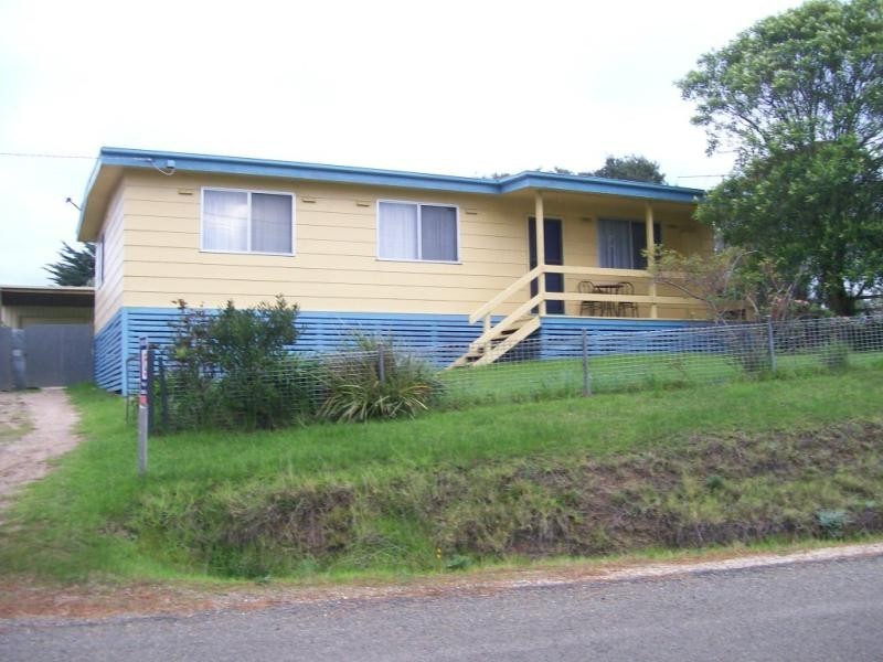 13 LYREBIRD CRT, Lakes Entrance VIC 3909