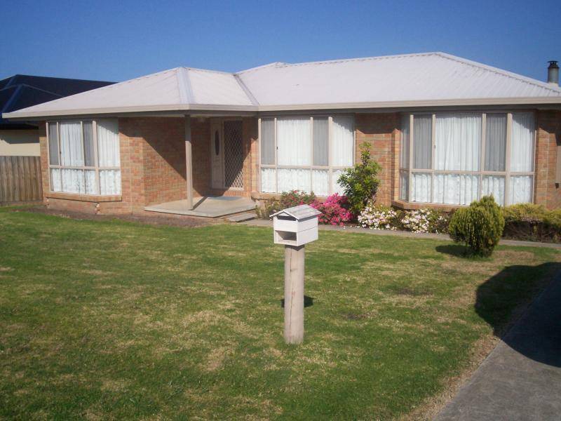 12 STIRLING DRIVE, Lakes Entrance VIC 3909