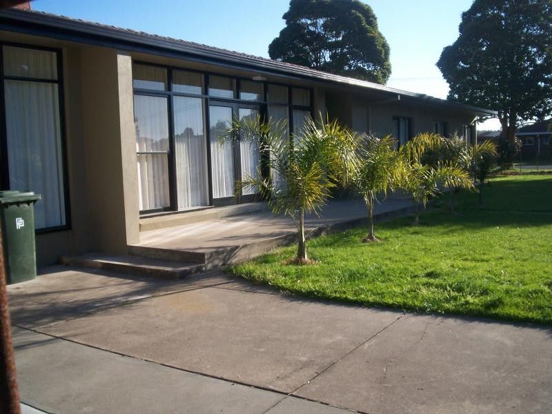 8 LAMBERT STREET, Lakes Entrance VIC 3909