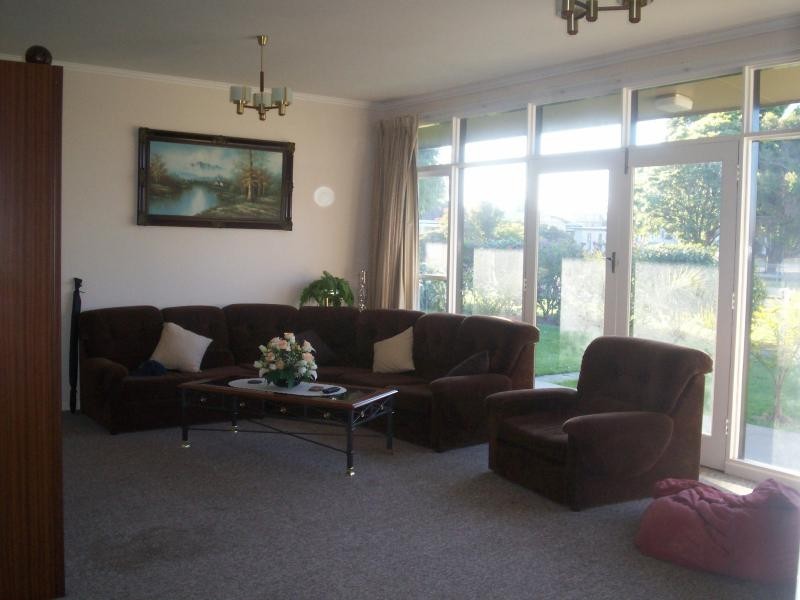 8 LAMBERT STREET, Lakes Entrance VIC 3909