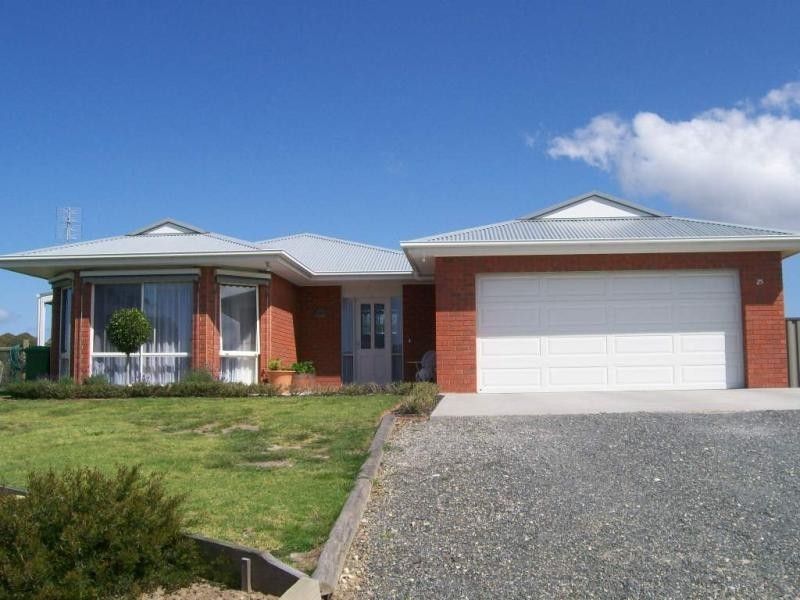 25 TRANQUIL COURT, Lakes Entrance VIC 3909