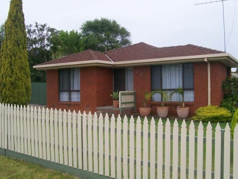 15 BRONSDON STREET, Lakes Entrance VIC 3909