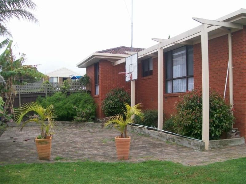 15 BRONSDON STREET, Lakes Entrance VIC 3909