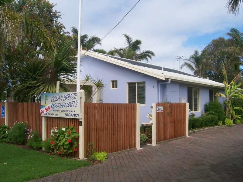1 MERRANGBAUR STREET, Lakes Entrance VIC 3909