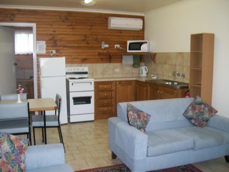 1 MERRANGBAUR STREET, Lakes Entrance VIC 3909