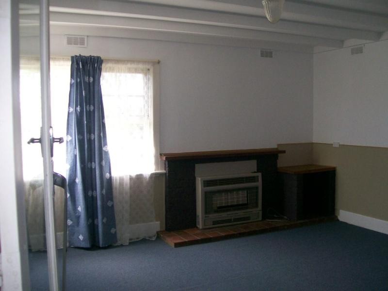 11 STAUNTON STREET, Lakes Entrance VIC 3909