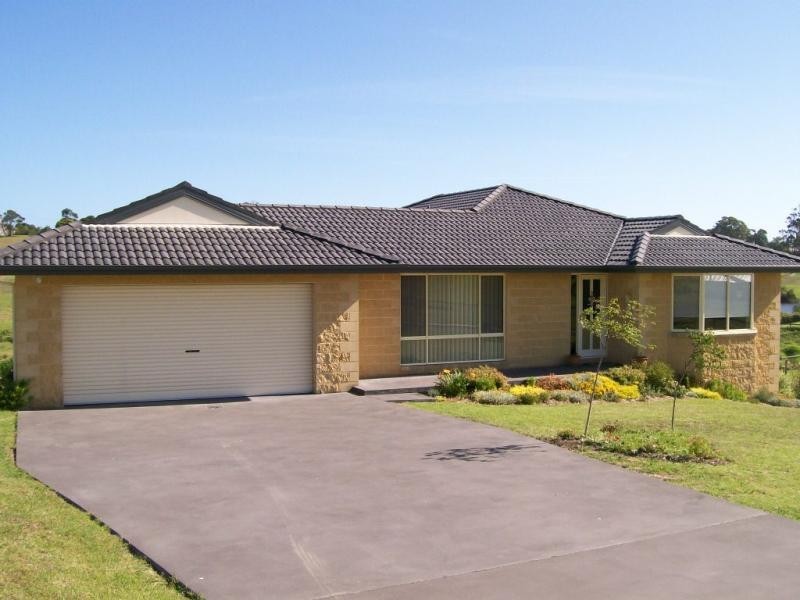 51 LINDAMAY COURT, Lakes Entrance VIC 3909