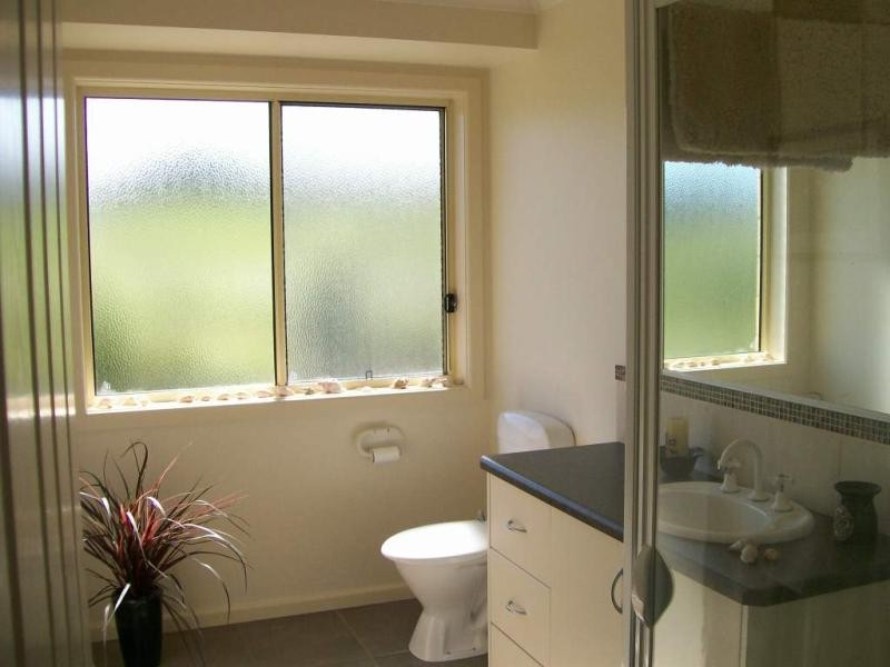 51 LINDAMAY COURT, Lakes Entrance VIC 3909