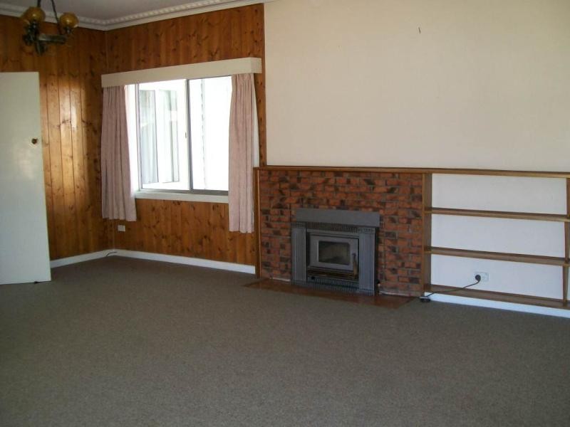 16 MARINE PARADE, Lakes Entrance VIC 3909