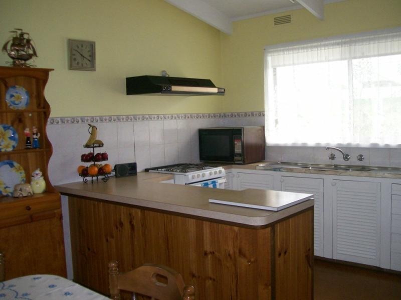 30 LOOP ROAD, Lakes Entrance VIC 3909