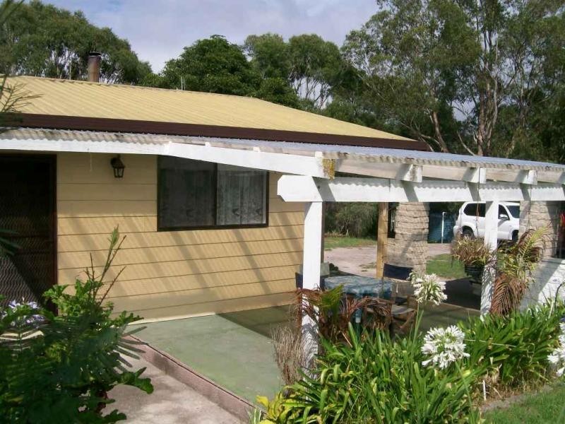 30 LOOP ROAD, Lakes Entrance VIC 3909