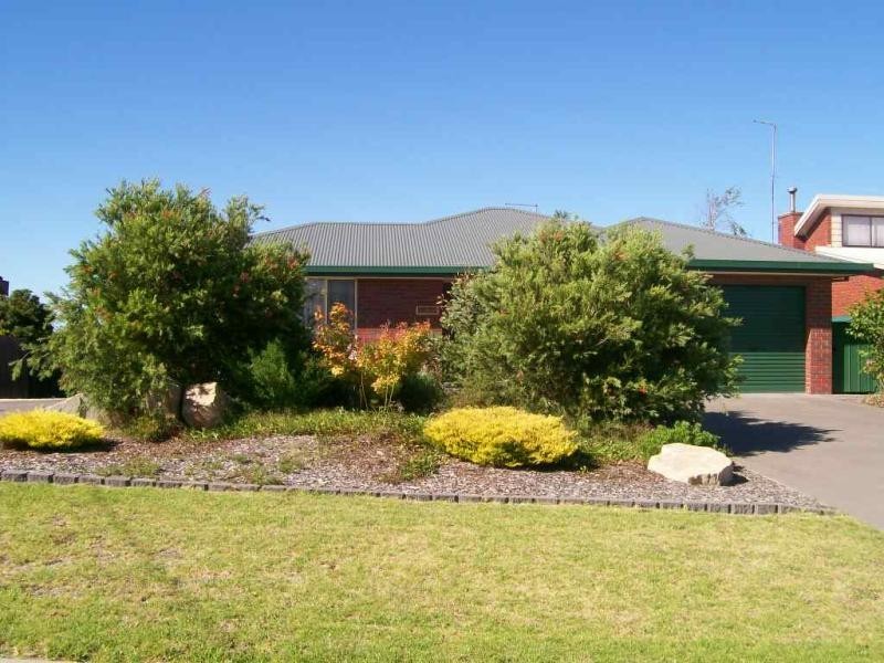 10 PERIWINKLE DRIVE, Lakes Entrance VIC 3909