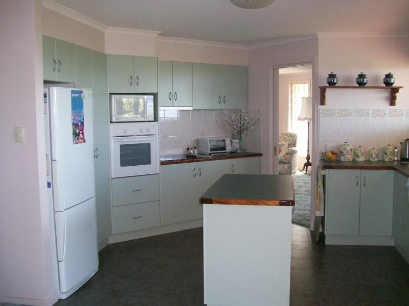 10 PERIWINKLE DRIVE, Lakes Entrance VIC 3909