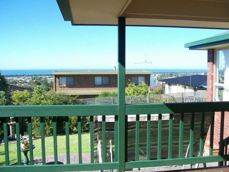 10 PERIWINKLE DRIVE, Lakes Entrance VIC 3909