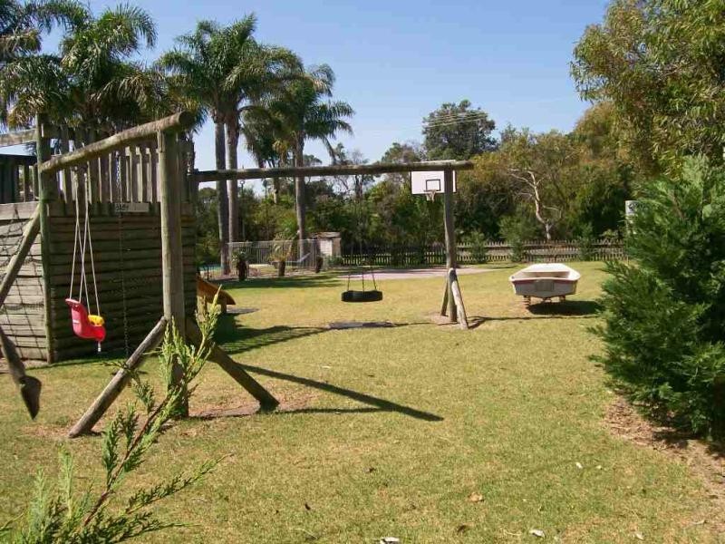 1 MERRANGBAUR STREET, Lakes Entrance VIC 3909