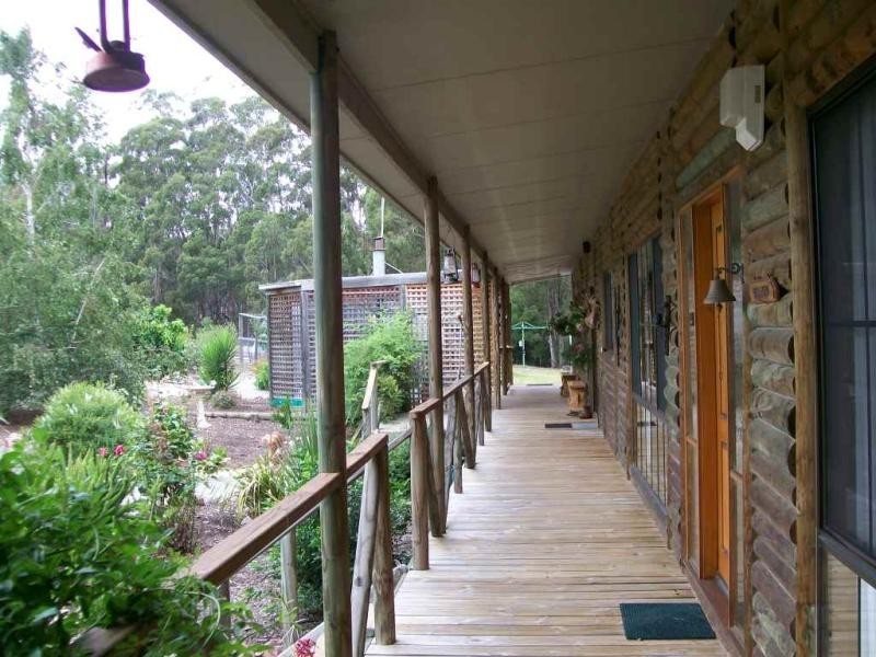 37 MITCHELSON COURT, Lakes Entrance VIC 3909