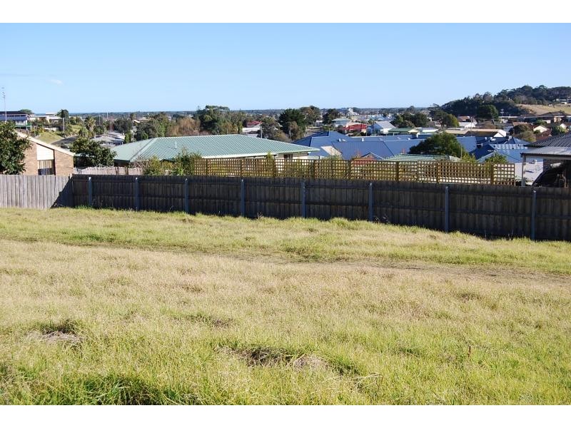 12 CLEMATIS COURT, Lakes Entrance VIC 3909