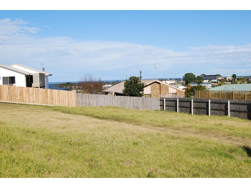 12 CLEMATIS COURT, Lakes Entrance VIC 3909