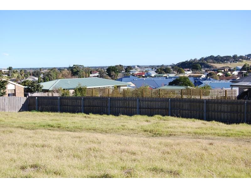 12 CLEMATIS COURT, Lakes Entrance VIC 3909