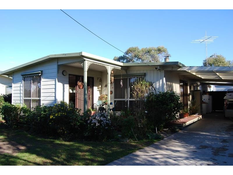 25 MERRANGBAUR STREET, Lakes Entrance VIC 3909