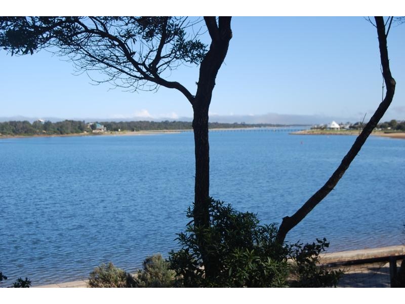 669 ESPLANADE, Lakes Entrance VIC 3909