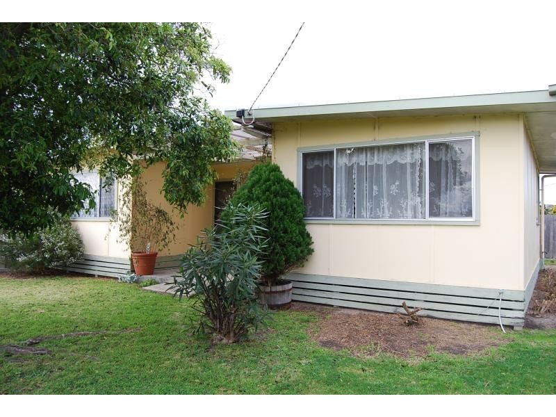 9 DEVITT STREET, Lakes Entrance VIC 3909