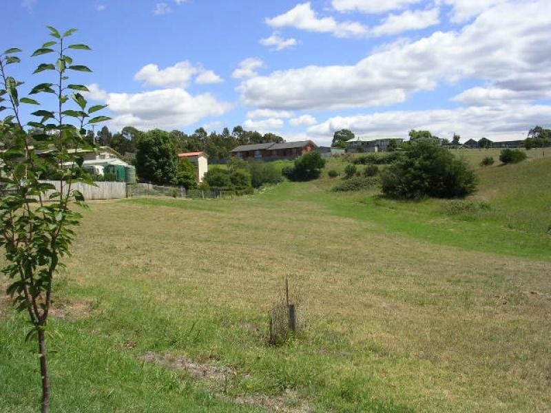 23 Campbell Grove, Lakes Entrance VIC 3909
